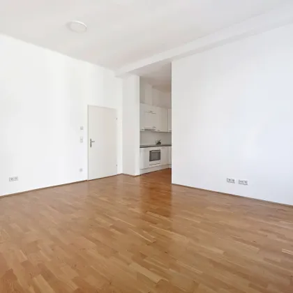 Die HAINBURG: Perfekt aufgeteilte Altbauwohnung mit Grünblick! - Bild 3