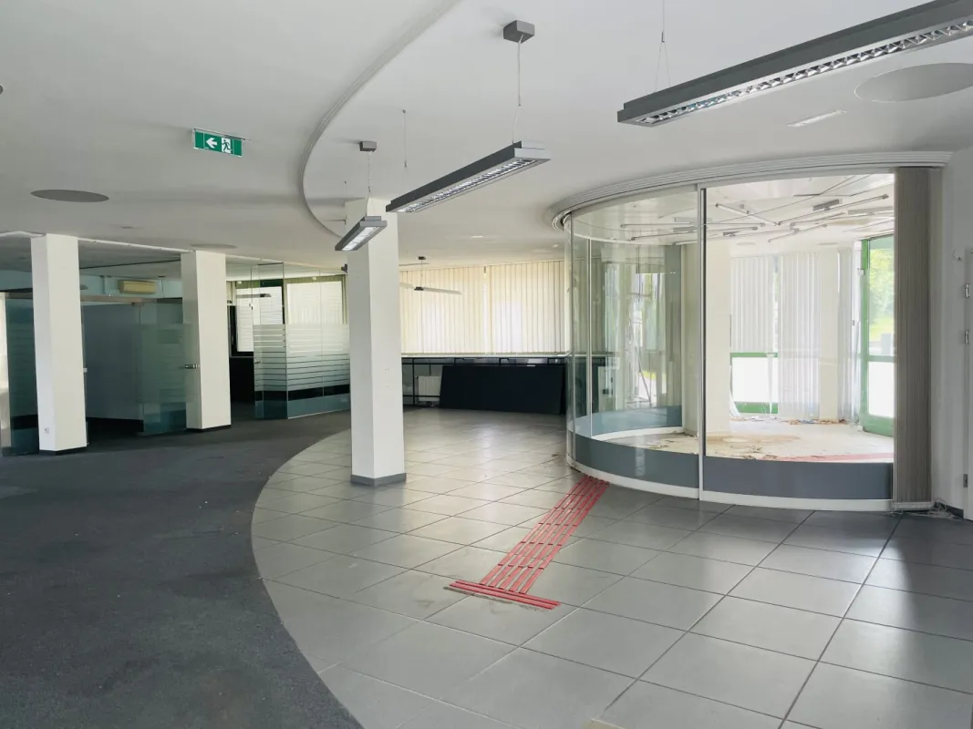 Ecklokal - teilklimatisiert - verkehrsgünstig & werbewirksame Lage - Salzburg Liefering - Bild 1