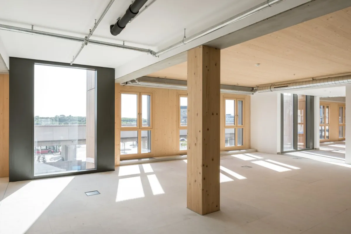 Büro/Praxis/Geschäftsflächen ab 450 m2 mit Seeblick direkt an der U2 individuell gestaltbar! Ab sofort verfügbar! - Bild 1