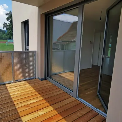 Erstbezug! Barrierefreie 3 Zimmer Wohnung mit eigenem Gartenabteil, Balkon und Stellplatz! Betriebskosten INKLUSIVE Heizkosten! - Bild 3
