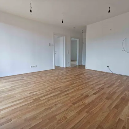 Erstbezug! Barrierefreie 3 Zimmer Wohnung mit eigenem Gartenabteil, Balkon und Stellplatz! Betriebskosten INKLUSIVE Heizkosten! - Bild 2