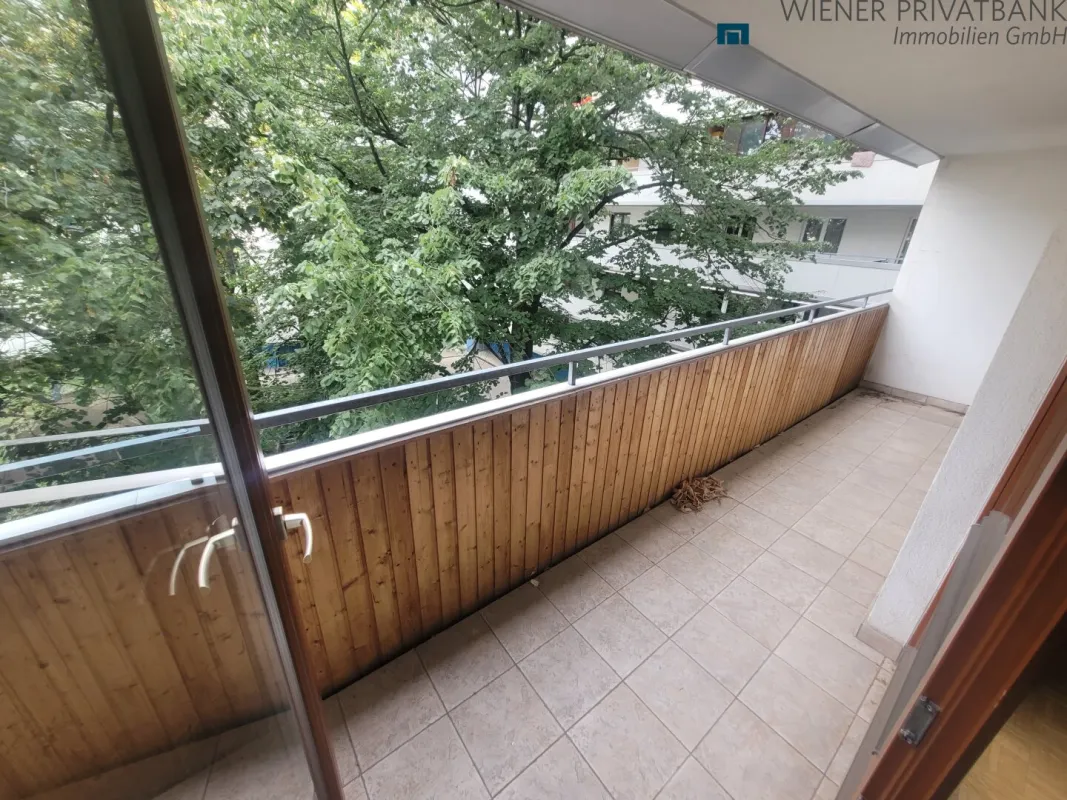 RUHIGE 2 ZIMMER INNENHOF-WOHNUNG MIT LOGGIA (2.OG) IN UNMITTELBARER U-BAHN NÄHE - Bild 1
