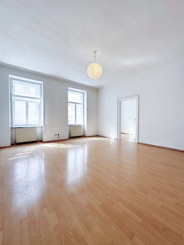 Sanierungsbedürftige 3-Zimmer-Altbauwohnung mit Potenzial in bester Lage der Josefstadt - Bild 1