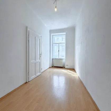 Sanierungsbedürftige 3-Zimmer-Altbauwohnung mit Potenzial in bester Lage der Josefstadt - Bild 3