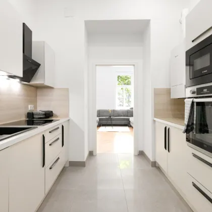 KLASSISCHE ALTBAUWOHNUNG II GROSSE 2 ZIMMER II 9,5m² GROSSES BAD II NÄHE LEIPZIGER PLATZ II U6 JÄGERSTRASSE - Bild 3