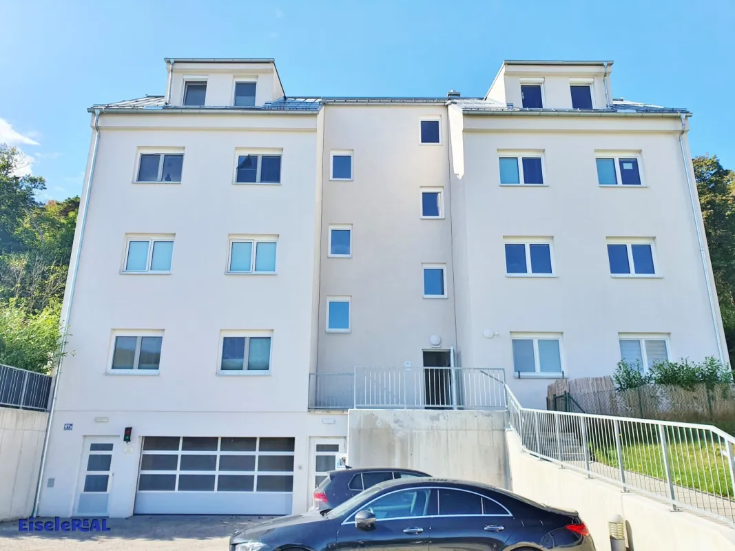 vermietete 2 Zimmer-  Balkon  - Parkplatz - Bild 1
