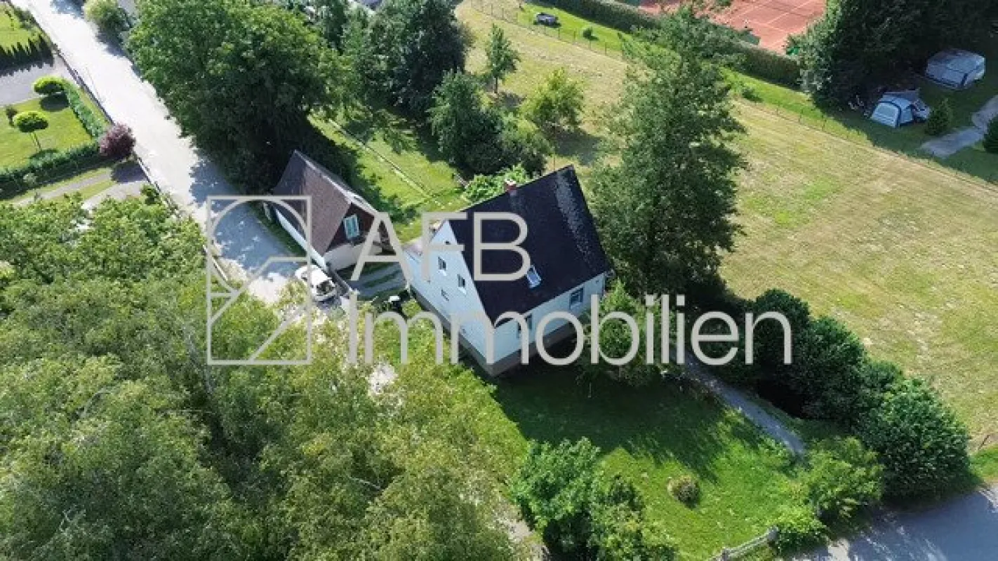 Charmantes Einfamilienhaus in Burgau - Sanierungsbedürftig - Bild 1