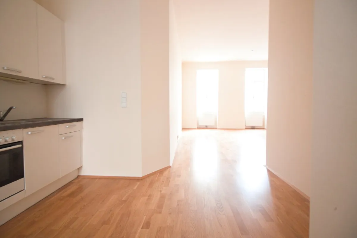 Sonnige, wunderschöne 2-Zimmer Altbau Wohnung in TOP Lage | 80 m zur U3 | Balkon-Anbau möglich - Bild 1