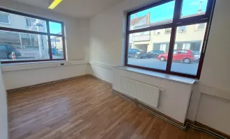 Straßenseitiges Kleinbüro mit Auslagemöglichkeit