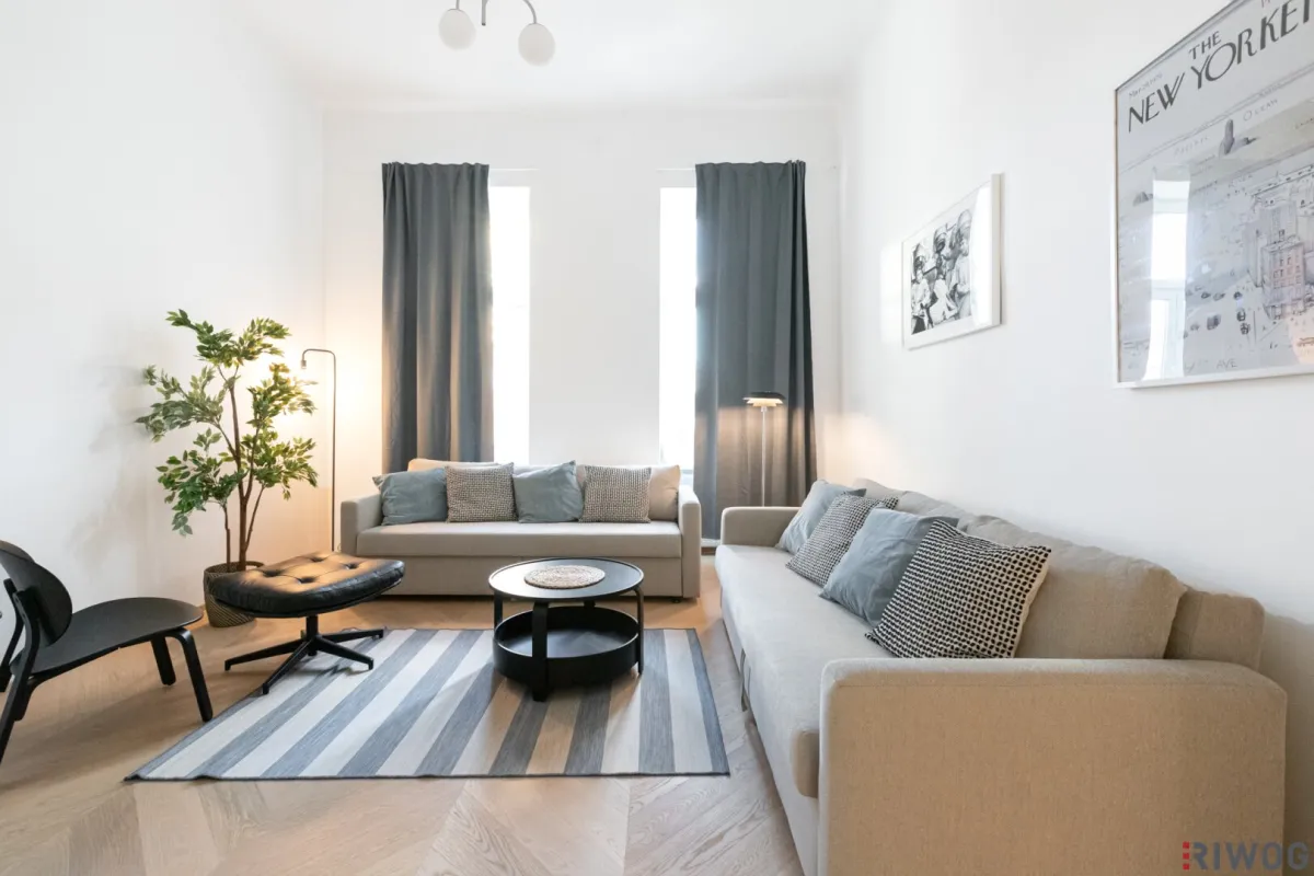 II MODERNE 2 ZIMMER ALTBAUWOHNUNG MIT 25m² TERRASSE II KOMPLETT MÖBLIERT II EINBAUKÜCHE II NÄHE U6 NÄHE U6/AKH/VOLKSOPER/WUKII AIRBNB - Bild 1