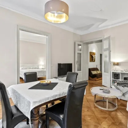 Einzigartiges Wohnen im Herzen des 8. Bezirks: Charmante 3 Zimmer Altbauwohnung in einem top gepflegten Altbau-Gebäude! - Bild 2