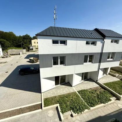 BELAGSFERTIG! TRAUMHAFTE 4-5 ZIMMER REIHENHÄUSER MIT EIGENGÄRTEN UND PKW-STELLPLÄTZEN IN FISCHAMEND! - Bild 2