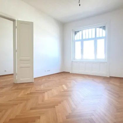 Classic Elegance in a Prestigious Period Apartment - Bild 3