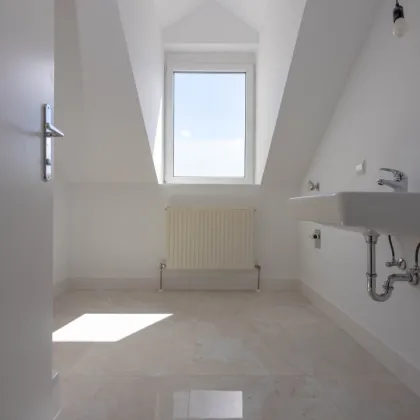 +Helle 3-Zimmer-Wohnung vor den Toren Wiens – 36 m² Wohnküche, 7,8 m² Balkon, ruhige Lage im Dachgeschoss+ - Bild 3
