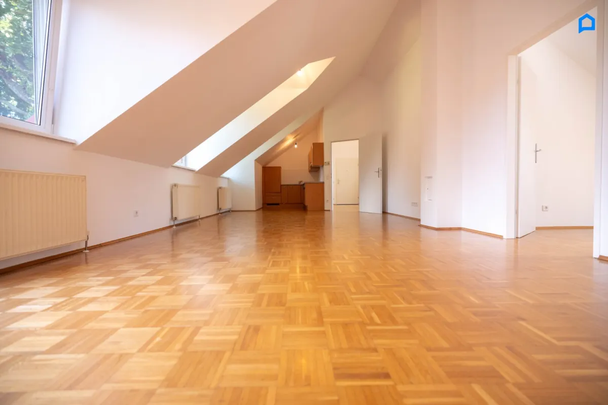 +Helle 3-Zimmer-Wohnung vor den Toren Wiens – 36 m² Wohnküche, 7,8 m² Balkon, ruhige Lage im Dachgeschoss+ - Bild 1