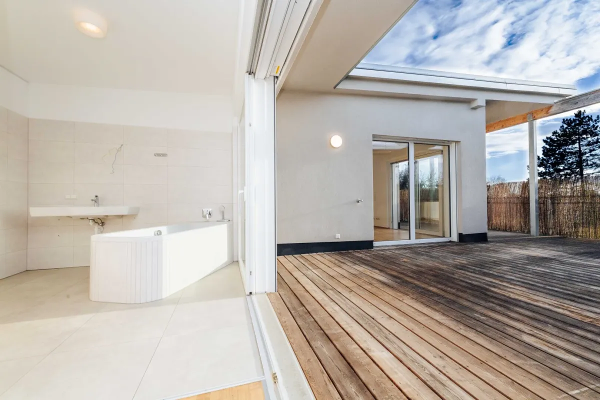 PENTHOUSE I XXL-TERRASSE I OFFENES BADEZIMMER I CARPORT I 2 BÄDER I SEHR HELL I - Bild 1