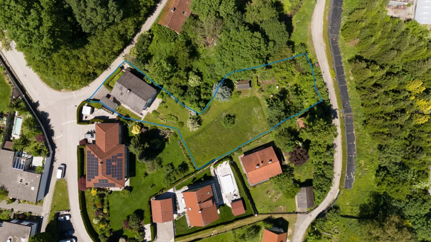 Sehr großes, schönes Grundstück mit älterem, aber sehr gepflegtem   Wohnhaus  in guter Thalheimer Lage  - sehr fairer Preis - Bild 1
