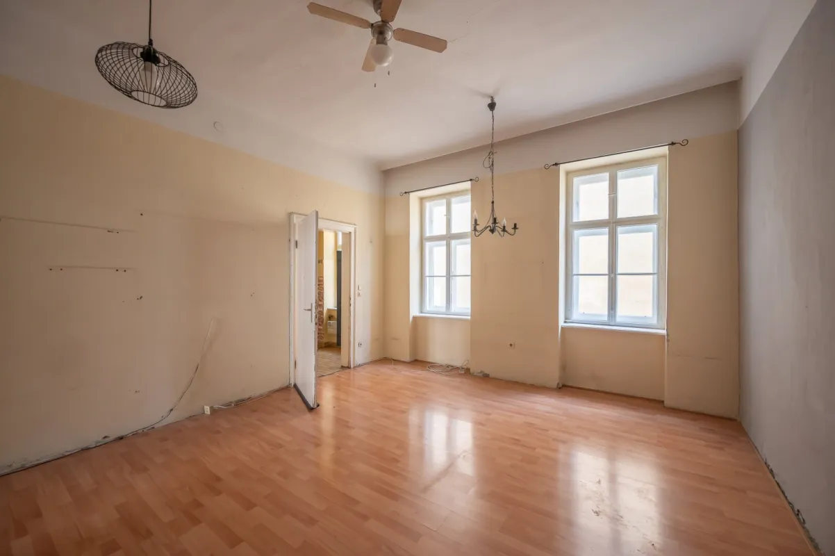++NEU++ Renovierungsbedürftige 3-Zimmer Altbau-Wohnung mit Balkonoption in toller Lage! - Bild 1