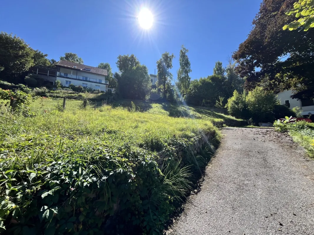 Graz-Rarität: Traumhaftes Grundstück nahe Stoffbauer mit Baubewilligung! Naturnah & stadtnah: Sonniger Baugrund mit Fernsicht – Perfekt für Ihr Familienhaus! - Bild 1