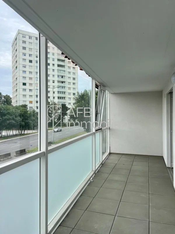 3 Monate mietfrei! 2 Zimmer Genossenschaftswohnung mit großer Loggia Nähe Citypark - Bild 1