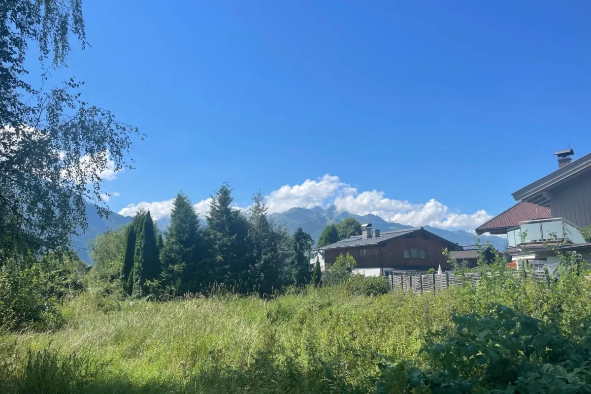 Sonniges Baugrundstück mit herrlichem Bergblick in Zell am See - Bild 1