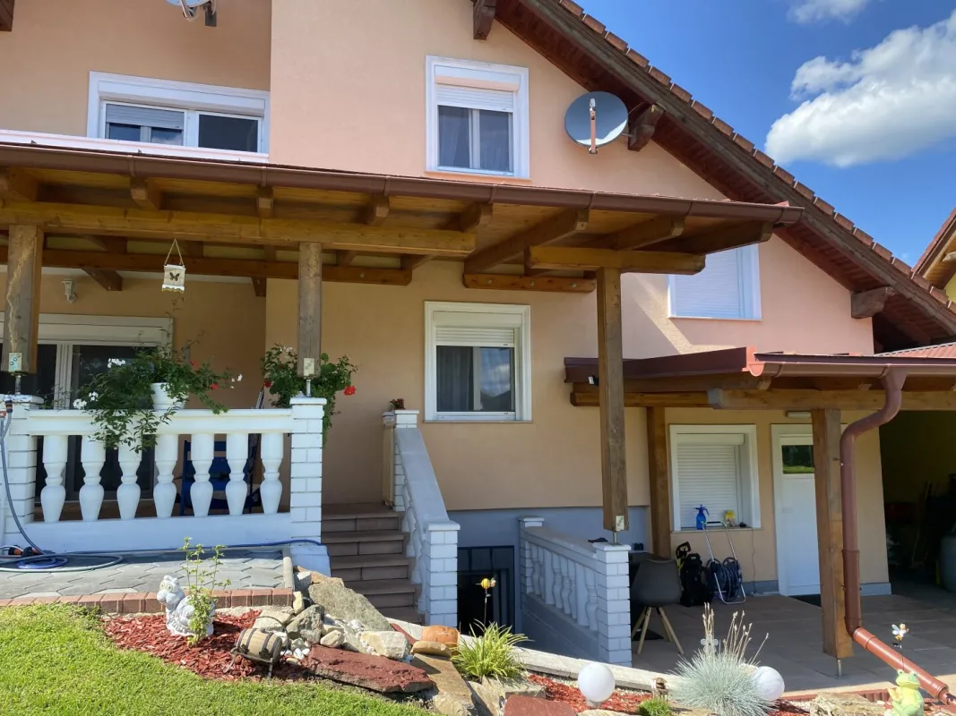 Wunderschönes Einfamilienhaus mit Einliegerwohnung! - Bild 1