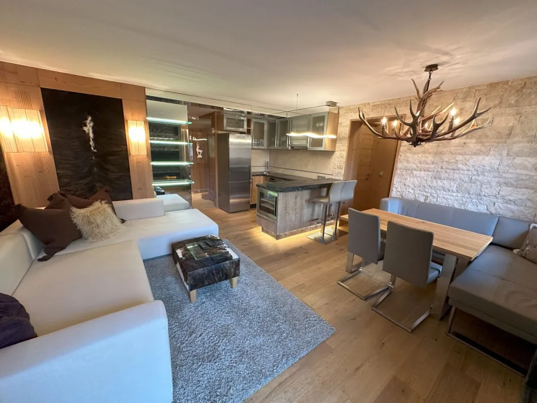 Komplett-eingerichtete Stadtwohnung im modernen Alpenstil mitten in Kitzbühel - Investment oder Eigennutzung. - Bild 1