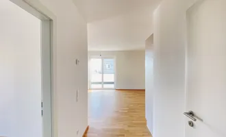 Neubau Erstbezug Geräumige Drei Zimmer Wohnung mit Balkon und Terrasse