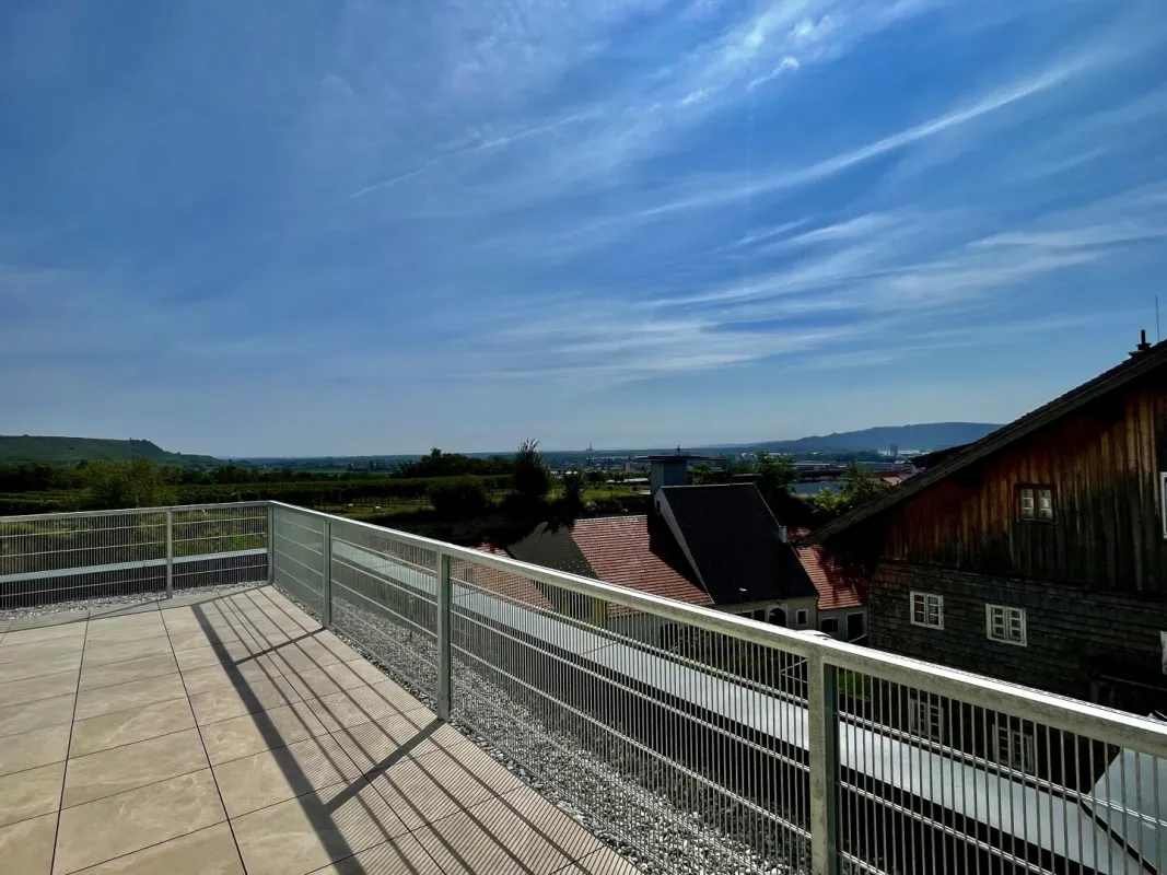 Erstbezug Mini Penthouse mit großer Terrasse und wunderschönem Ausblick - Bild 1