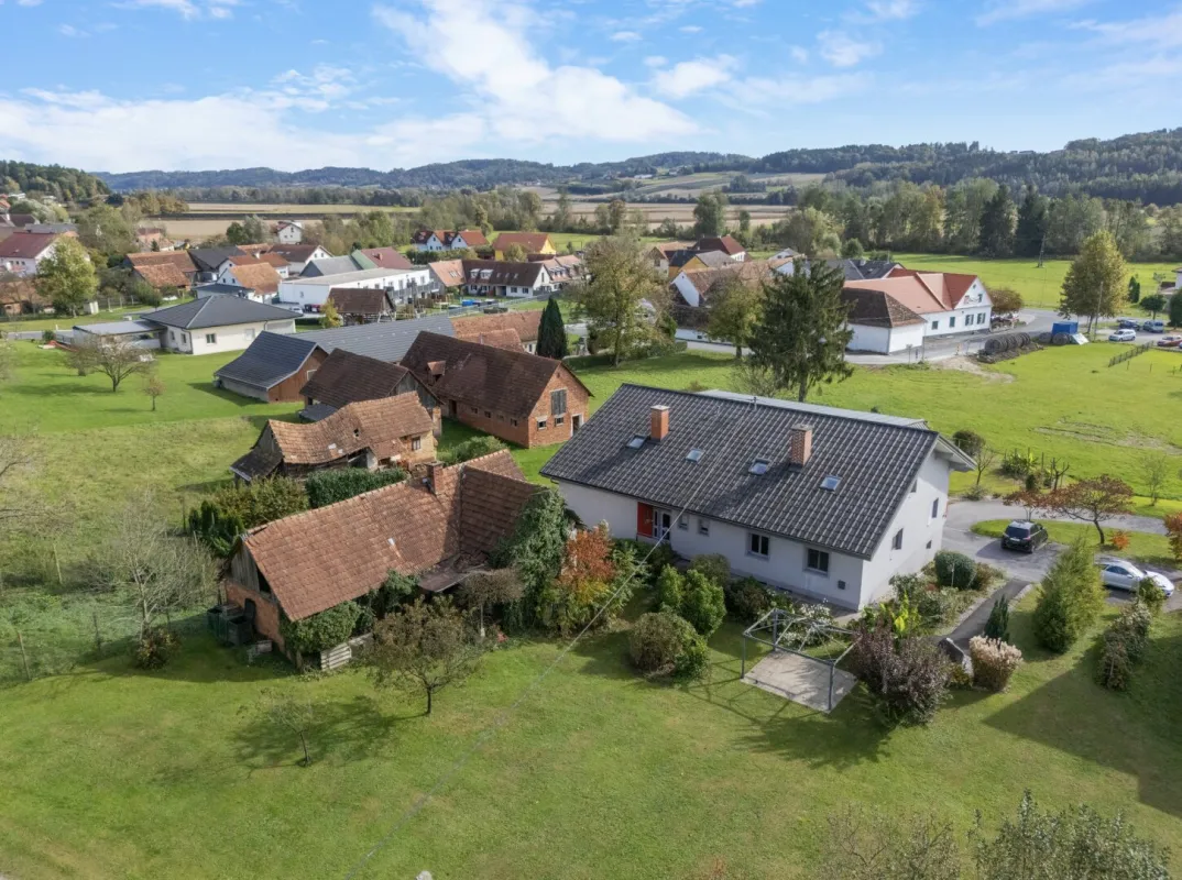 Vielseitiges Mehrfamilienhaus auf großem Grundstück und tollem Ausbaupotenzial - Bild 1