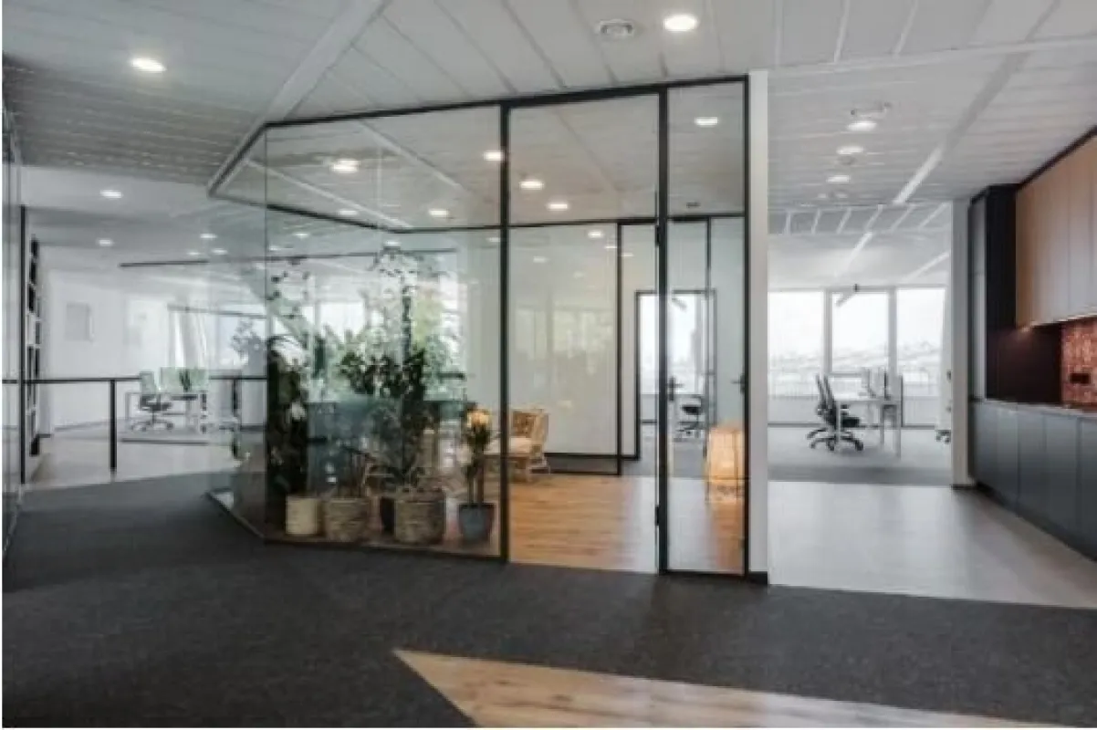 Ihr neues Büro direkt bei der U-Bahn und in einem architektonisch markanten Gebäudekomplex. - Bild 1
