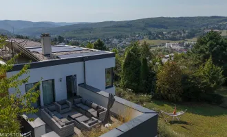 **Luxusvilla mit Indoor-Pool und großer Dachterrasse** - Exklusives Wohnen mit Panoramablick