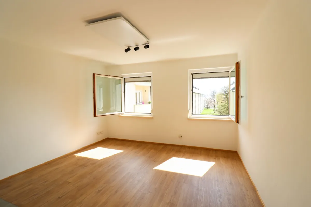 Taxham: 3-Zimmer-Wohnung mit Balkon - Bild 1