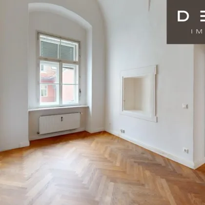 | TRAUMHAFTE  ALTBAUWOHNUNG IM PALAIS | ZWEI ZIMMER | 2. OBERGESCHOSS | MIT LIFT | AB SOFORT - Bild 2