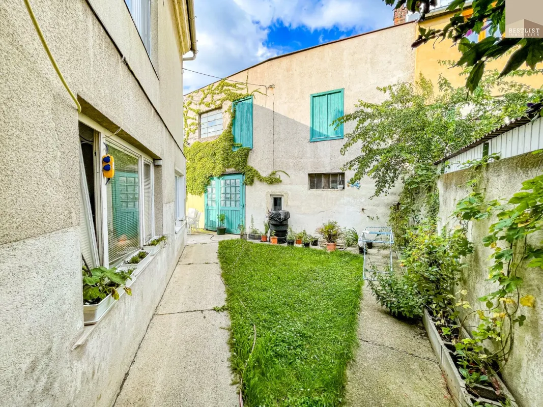 Zinshaus in Baden: 346 m², gepflegt, top Rendite für 550.000 €! - Bild 1