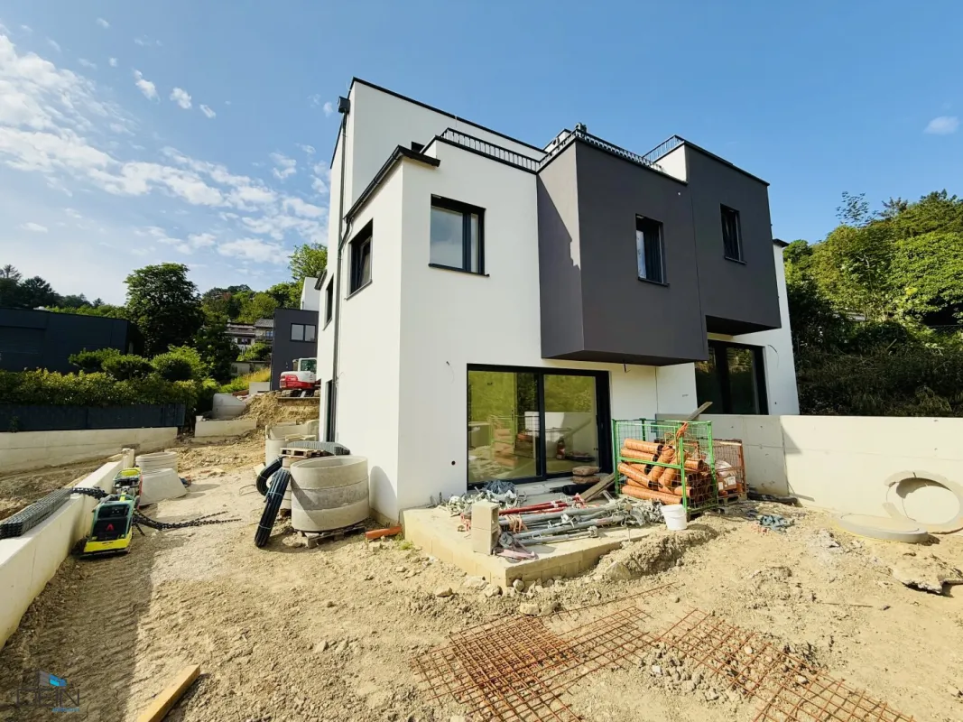 PREISREDUKTION! EXKLUSIVE 4-5 ZIMMER DOPPELHAUSHÄLFTEN MIT FREIFLÄCHEN IN GRÜNRUHELAGE! - Bild 1