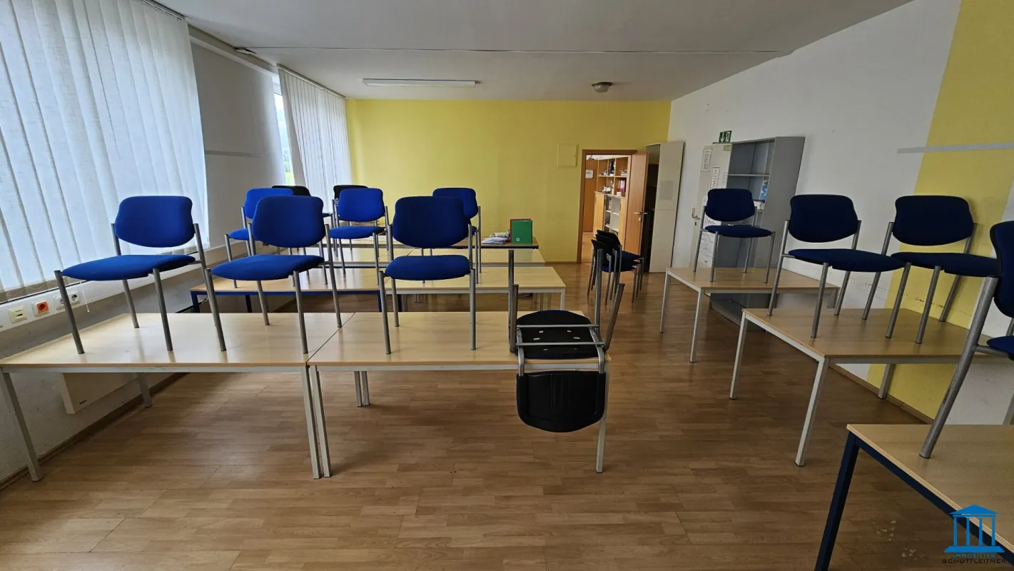 Gut aufgeteilte Büro-/ Schulungsflächen im 1. Stock mit Parkplatz-Option in Zentrumsrandlage (Top 6) - Bild 1