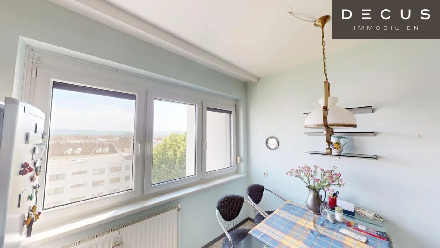 2-ZIMMER WOHNUNG | LOGGIA MIT PANORAMABLICK | RUHIGE LAGE | MODERNISIERTES WOHNHAUS - Bild 1