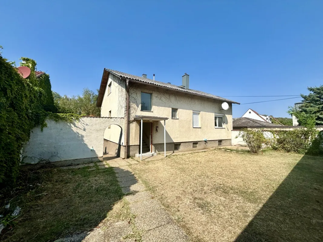 Attraktive Immobilie in ruhiger, zentraler Lage in Neusiedl am See mit Haupthaus und eigenständigem Nebengebäude – ideales Renovierungsprojekt - Bild 1