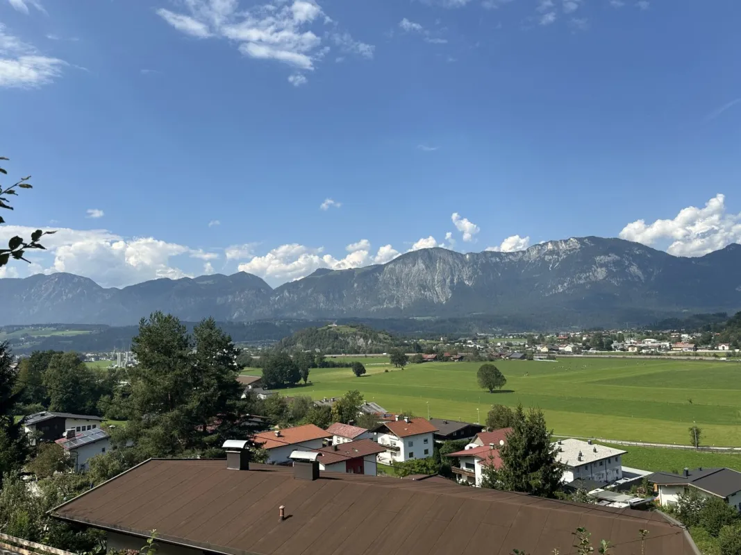 Freizeitwohnsitz mit Panoramablick – Grundstück mit Altbestand in Wörgl, Tirol - Bild 1