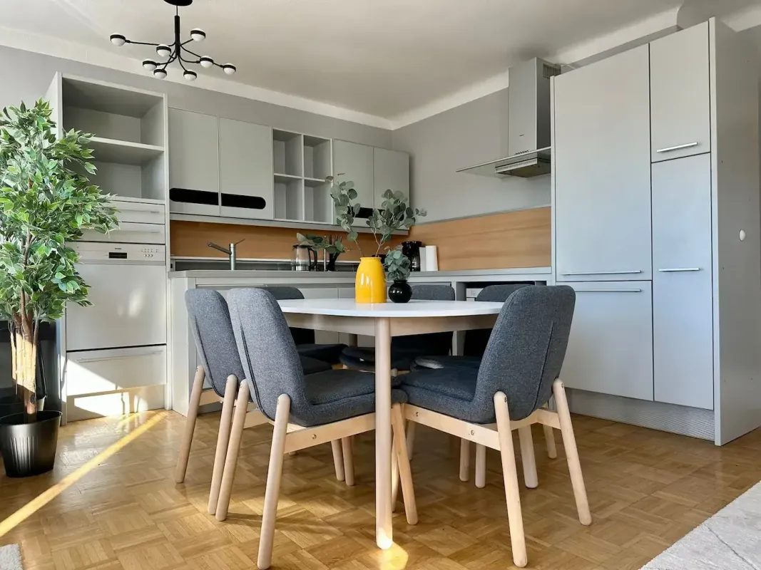 HELLE 2 - ZIMMERWOHNUNG MIT LOGGIA NÄHE PRATER UND U1! - Bild 1