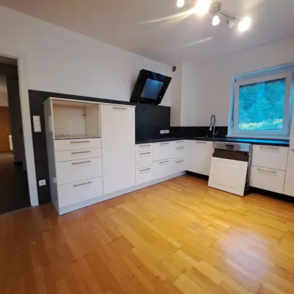 Moderne 4-Zimmer-Wohnung mit Sonnenbalkon und großem Dachboden - Bild 2