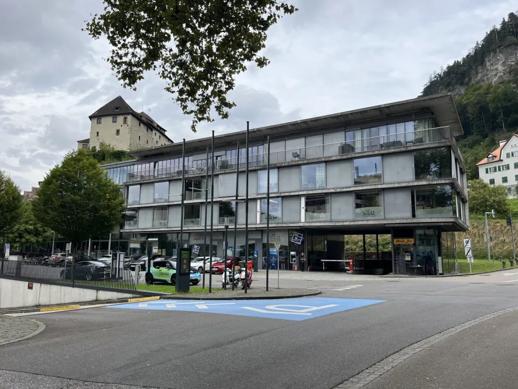 Top ausgestattete Geschäfts-/Büro-/Praxisfläche in der Feldkircher Innenstadt - Bild 1
