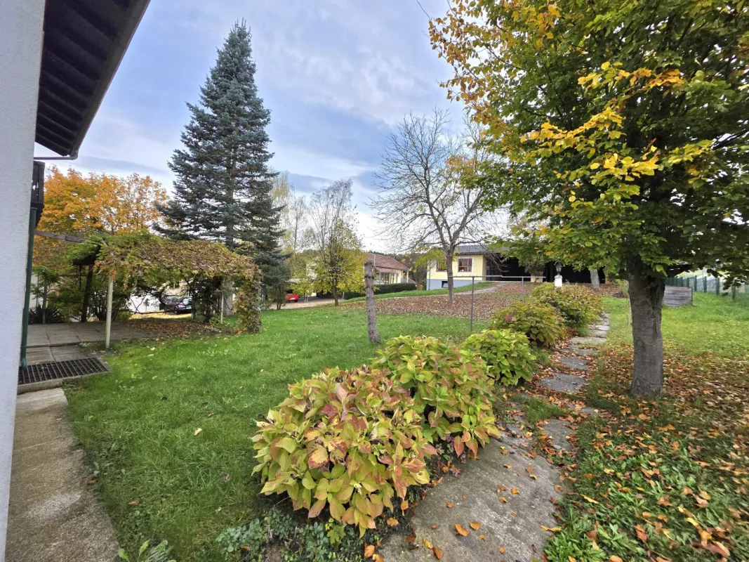 Geräumiges Familienhaus mit großem Grundstück! - Bild 1