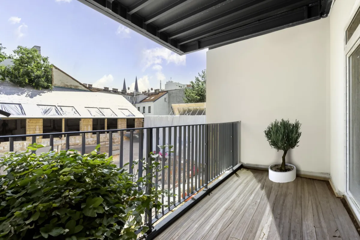 TOP 4-Zimmer-Erstbezug mit Balkon im Luxus-Altbau! - Bild 1