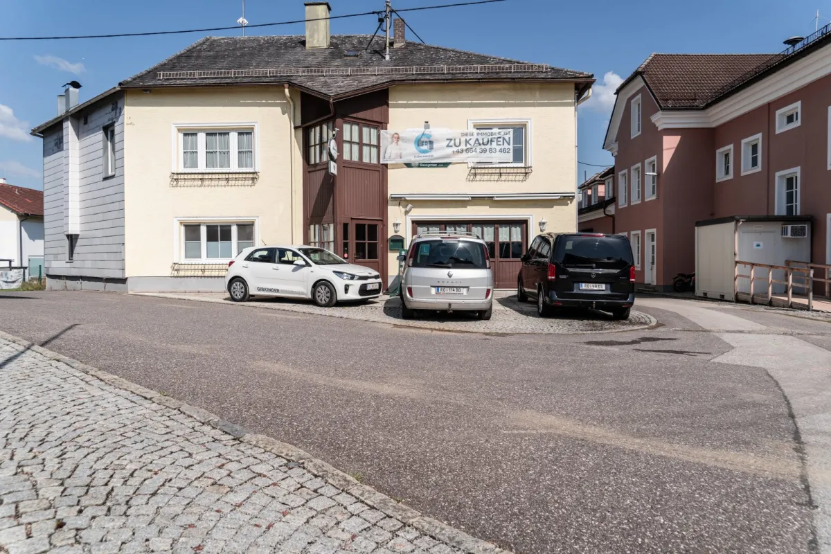 Einmalige Gelegenheit im Bezirk Rohrbach: Zinshaus mit 4 Wohnungen, 3 Fremdenzimmer, Gaststätte und Erweiterungspotenzial! - Bild 1