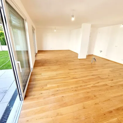 Herbstaktion! Ihr neues Familienparadies! WOW - Cooles Townhouse mit Garten! 4 Zimmer + Ideale Raumaufteilung + Erdwärme + Absolute Ruhelage + Tiefgarage! Nachhaltig und zukunftssicher investiert! - Bild 2