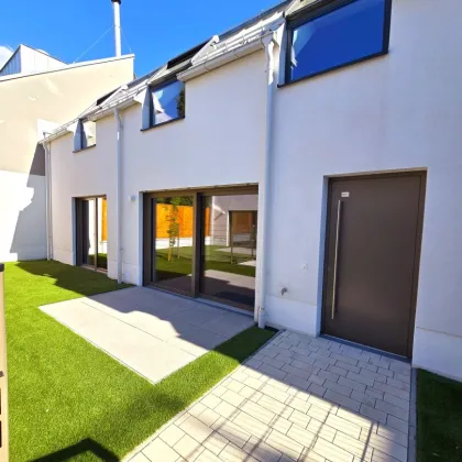 Herbstaktion! Ihr neues Familienparadies! WOW - Cooles Townhouse mit Garten! 4 Zimmer + Ideale Raumaufteilung + Erdwärme + Absolute Ruhelage + Tiefgarage! Nachhaltig und zukunftssicher investiert! - Bild 3