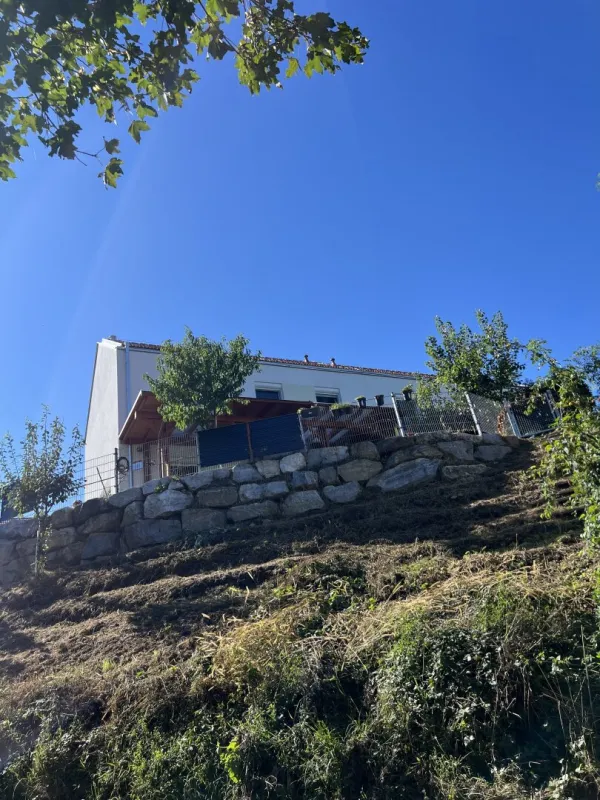 Moderne Wohnoase in Top-Lage: Doppelhaushälfte mit Panoramablick, Garten, Terrasse, 2 Stellplätzen & 2 Außen- Abstellräume! - Bild 1