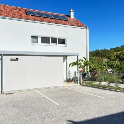 Moderne Wohnoase in Top-Lage: Doppelhaushälfte mit Panoramablick, Garten, Terrasse, 2 Stellplätzen & 2 Außen- Abstellräume! - Bild 2